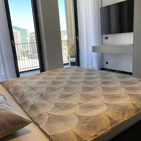 Luxury Penthouse Prishtina Lägenhet Pristina Exteriör bild