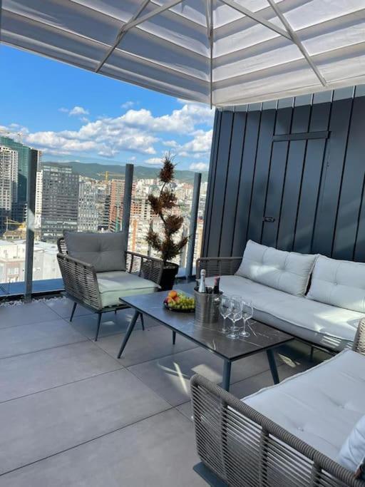 Luxury Penthouse Prishtina Lägenhet Pristina Exteriör bild