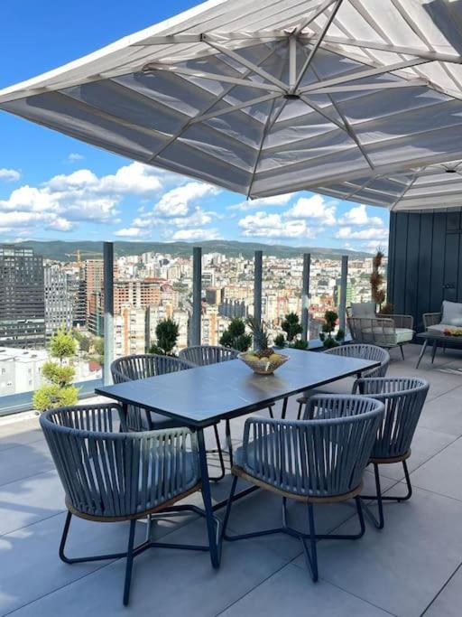 Luxury Penthouse Prishtina Lägenhet Pristina Exteriör bild