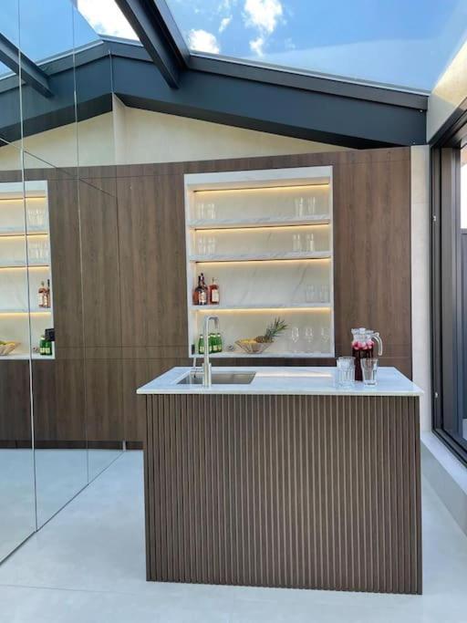 Luxury Penthouse Prishtina Lägenhet Pristina Exteriör bild