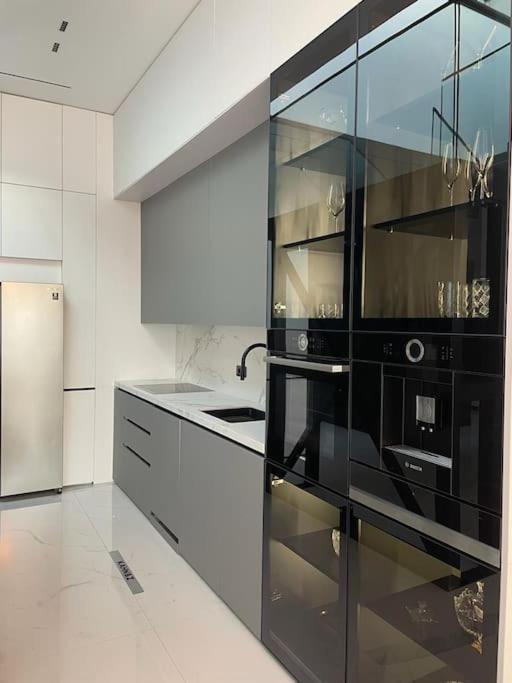 Luxury Penthouse Prishtina Lägenhet Pristina Exteriör bild