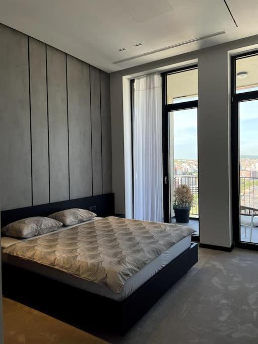 Luxury Penthouse Prishtina Lägenhet Pristina Exteriör bild