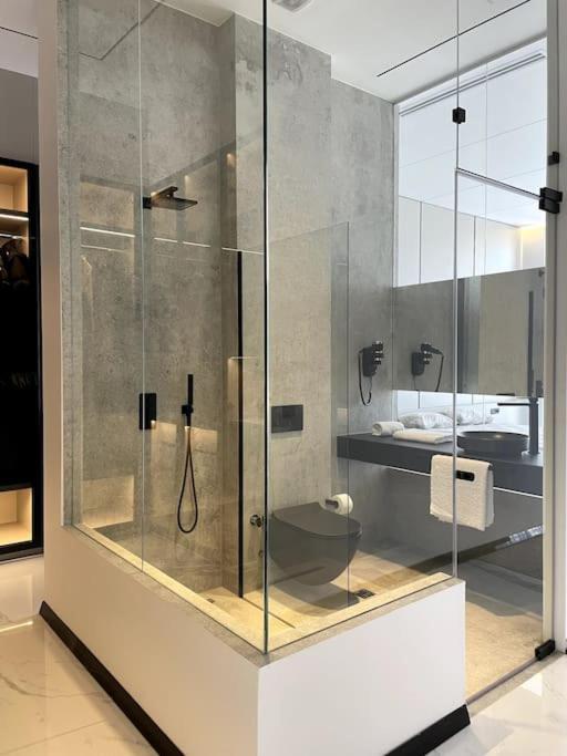 Luxury Penthouse Prishtina Lägenhet Pristina Exteriör bild